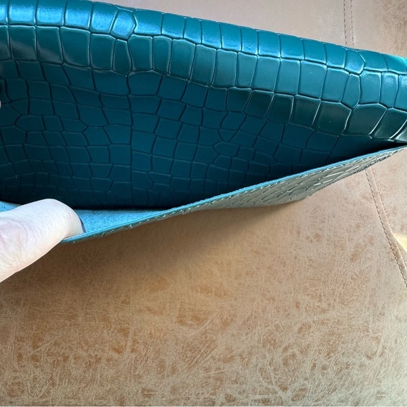 REBECCA MINKOFF LOU CROC EMBOSSED CLUTCH BOTTLE GREEN W GUNMETAL HARDWARE NWT - Picture 5 of 12